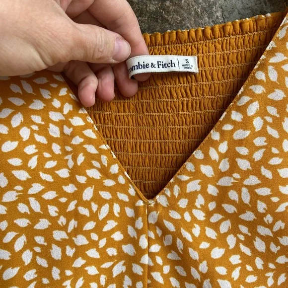 Abercrombie & Fitch Yellow V-Neck Puff Sleeve Sundress - Picture 8 of 8